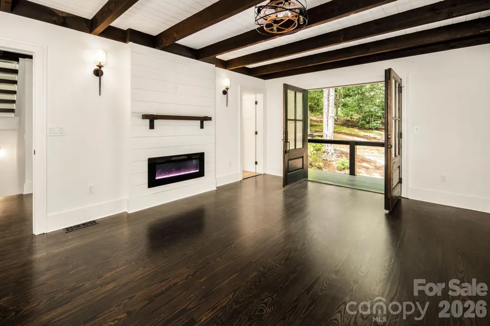 50 Turkey Trot Lane Burnsville, NC 28714