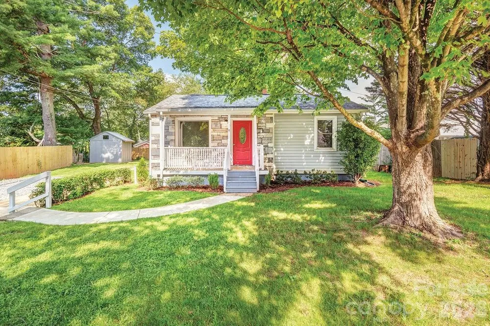 4 La Rue Street Asheville, NC 28806
