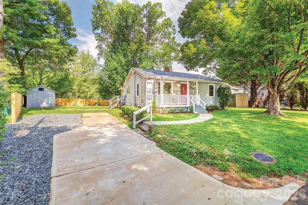 4 La Rue Street Asheville, NC 28806