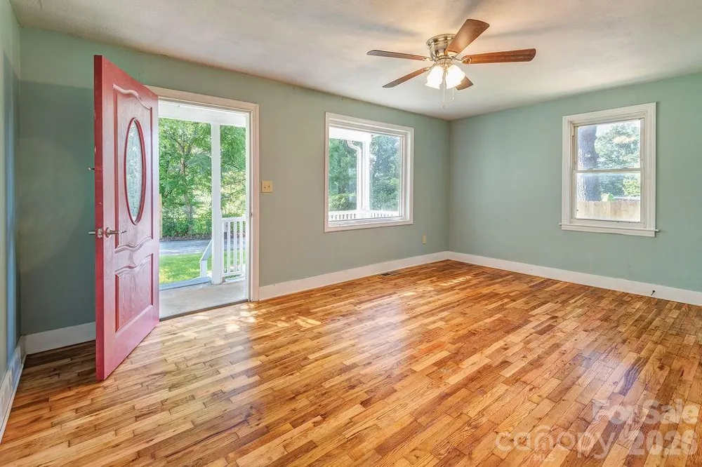 4 La Rue Street Asheville, NC 28806