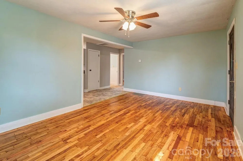 4 La Rue Street Asheville, NC 28806