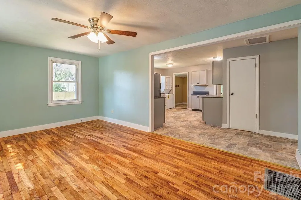 4 La Rue Street Asheville, NC 28806