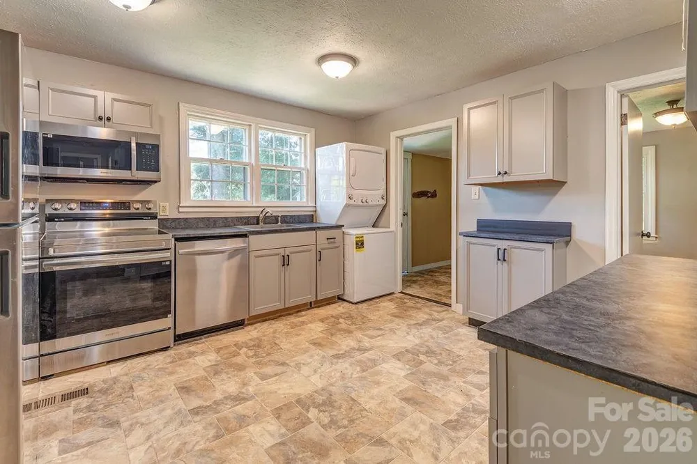 4 La Rue Street Asheville, NC 28806