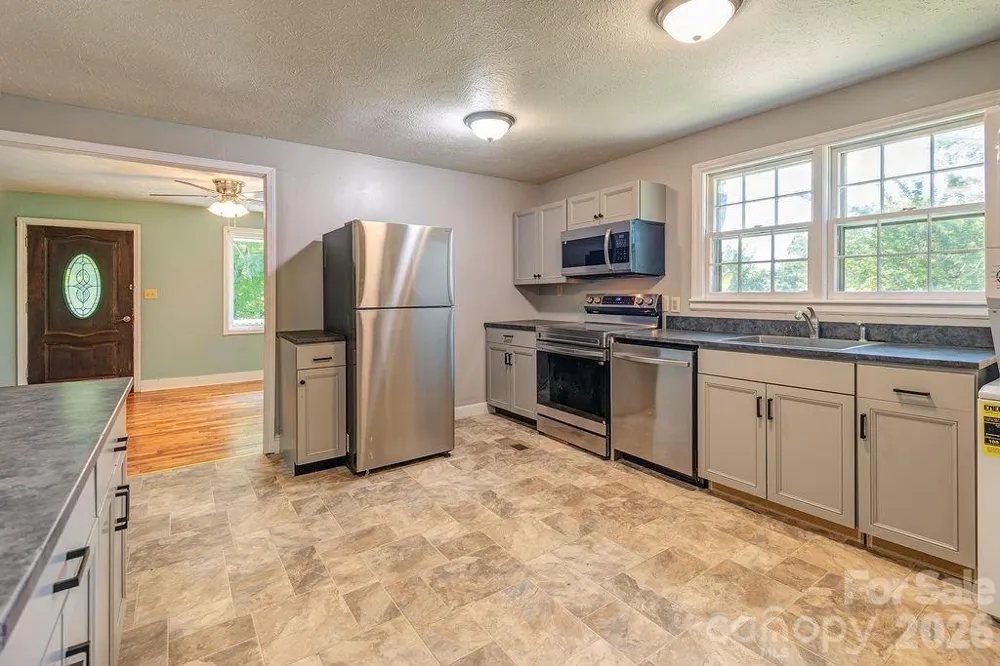 4 La Rue Street Asheville, NC 28806