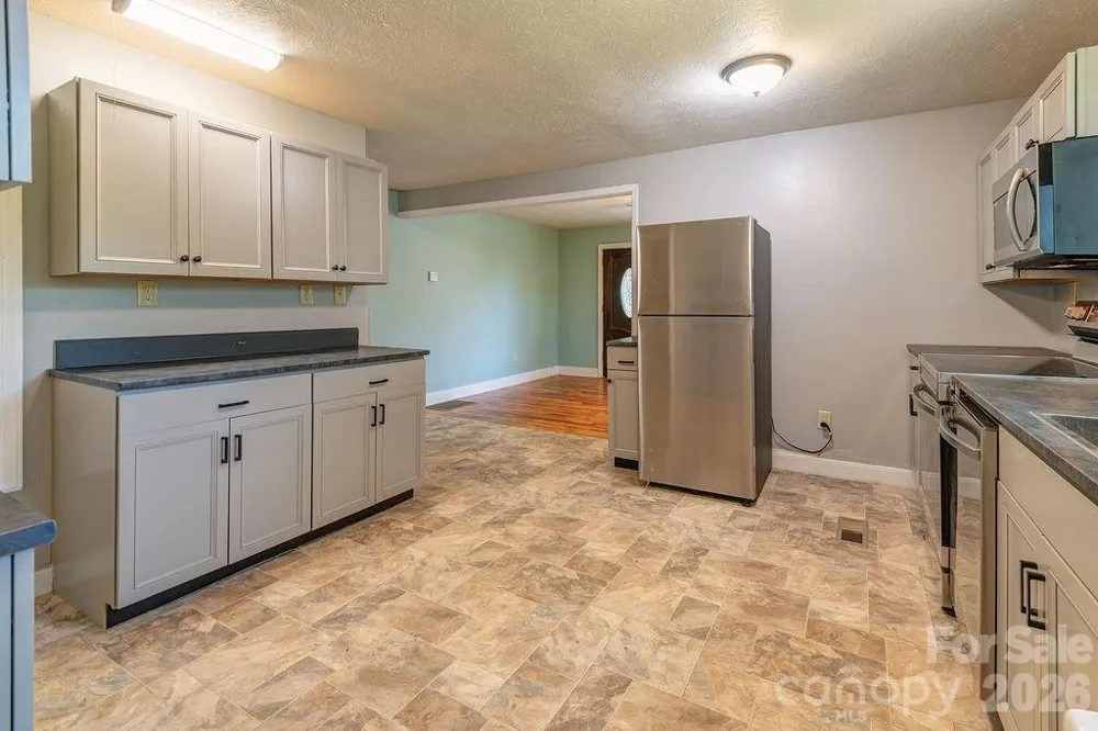 4 La Rue Street Asheville, NC 28806