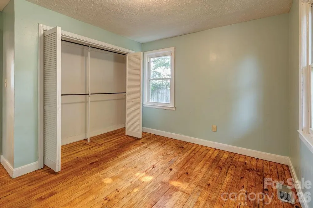 4 La Rue Street Asheville, NC 28806