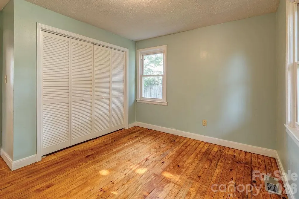 4 La Rue Street Asheville, NC 28806