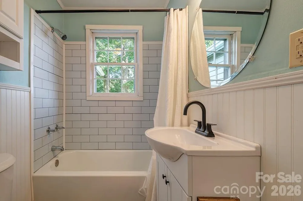 4 La Rue Street Asheville, NC 28806