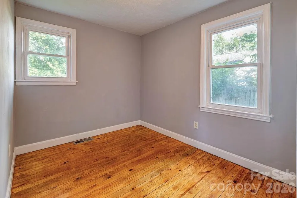 4 La Rue Street Asheville, NC 28806