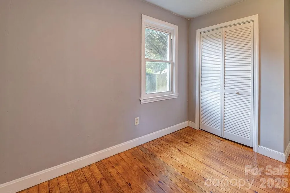 4 La Rue Street Asheville, NC 28806