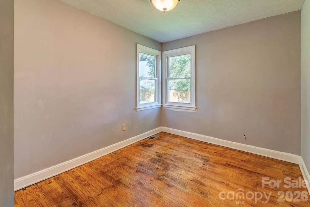 4 La Rue Street Asheville, NC 28806