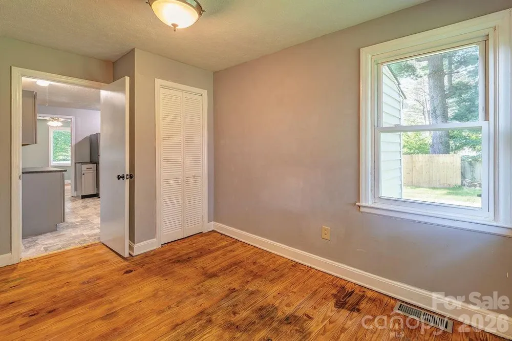 4 La Rue Street Asheville, NC 28806