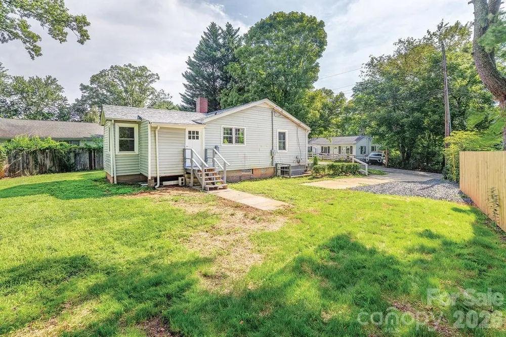 4 La Rue Street Asheville, NC 28806