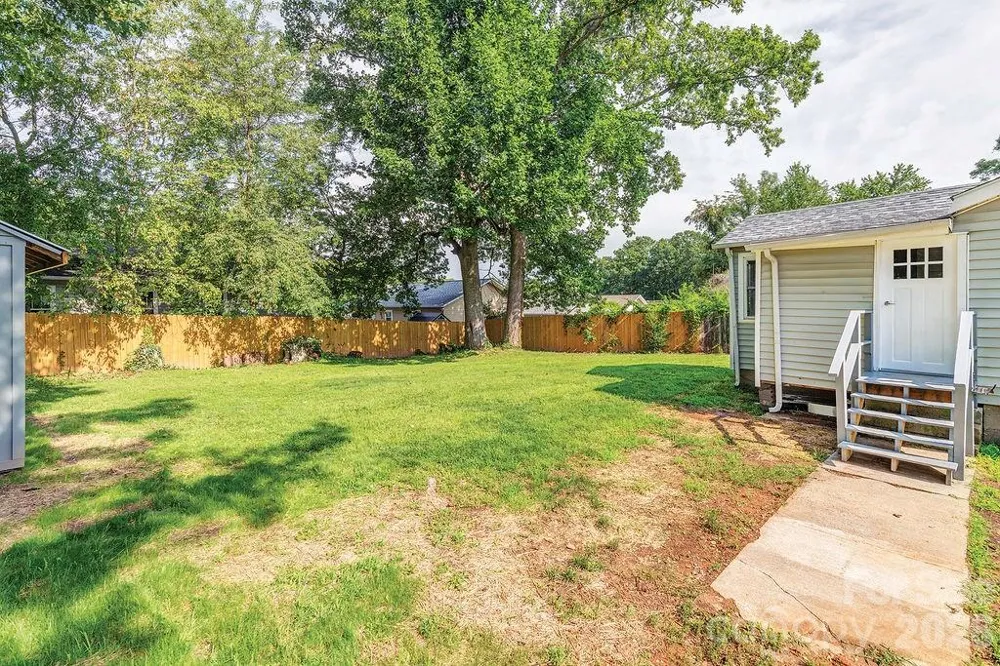 4 La Rue Street Asheville, NC 28806
