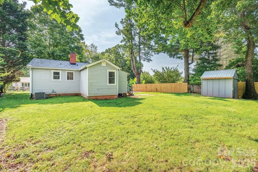 4 La Rue Street Asheville, NC 28806