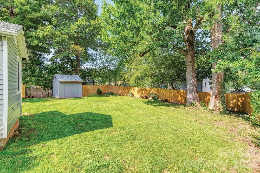 4 La Rue Street Asheville, NC 28806