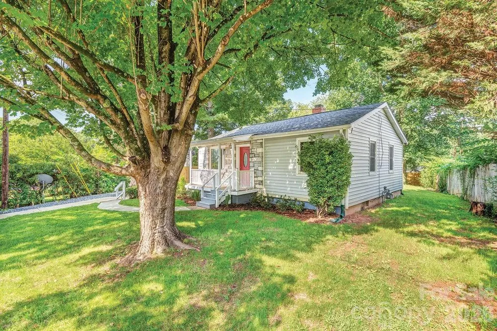 4 La Rue Street Asheville, NC 28806