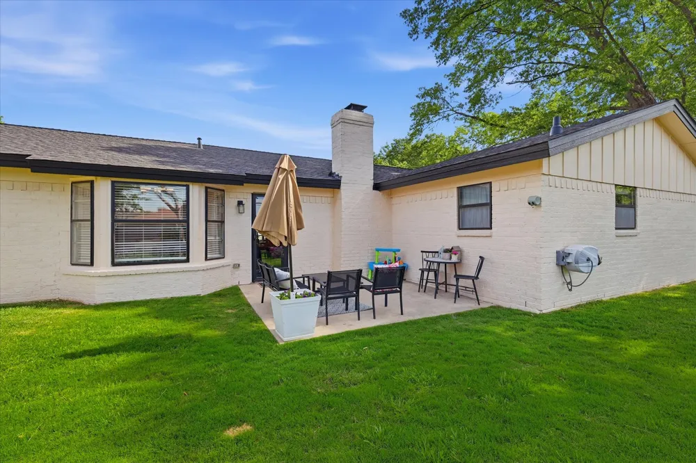 217 E Louella Drive Hurst, TX 76054