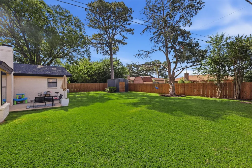217 E Louella Drive Hurst, TX 76054