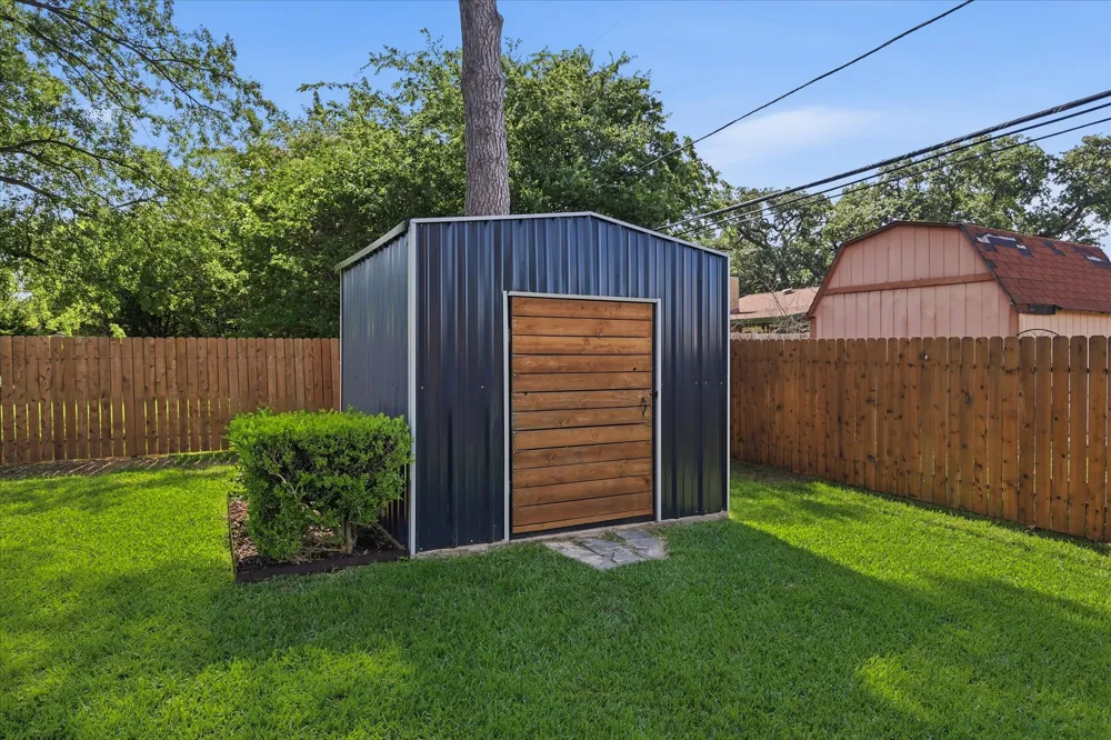 217 E Louella Drive Hurst, TX 76054