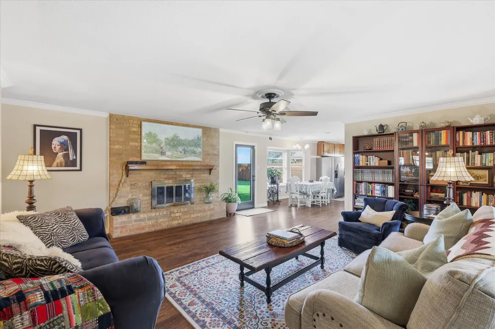 217 E Louella Drive Hurst, TX 76054