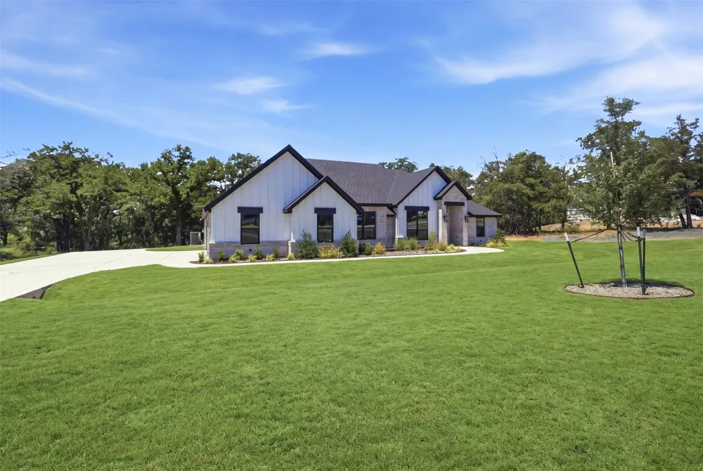2017 Forest Bridge Drive Azle, TX 76020