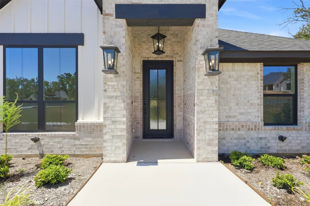2017 Forest Bridge Drive Azle, TX 76020