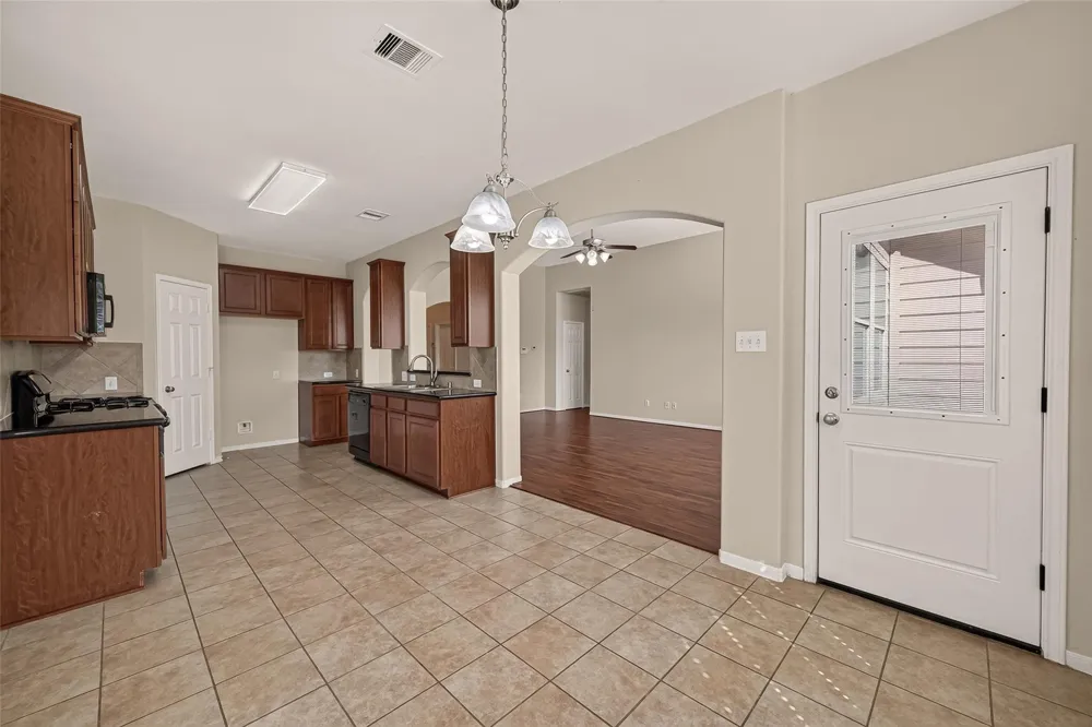 9118 Cavalier Lane Rosenberg, TX 77469