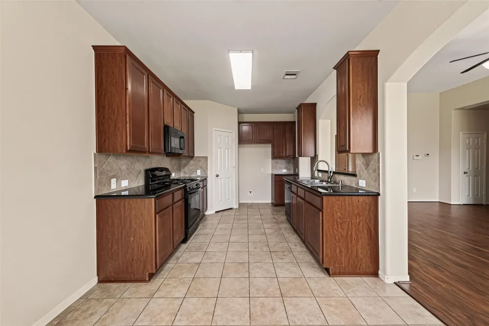 9118 Cavalier Lane Rosenberg, TX 77469