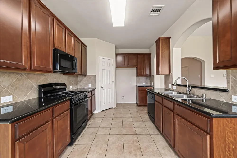 9118 Cavalier Lane Rosenberg, TX 77469
