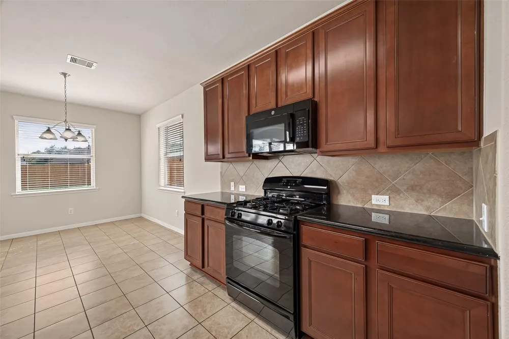 9118 Cavalier Lane Rosenberg, TX 77469