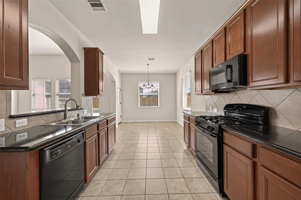 9118 Cavalier Lane Rosenberg, TX 77469