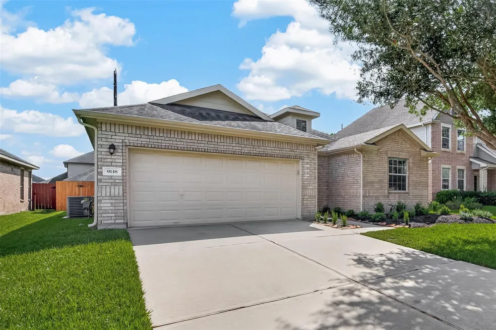 9118 Cavalier Lane Rosenberg, TX 77469
