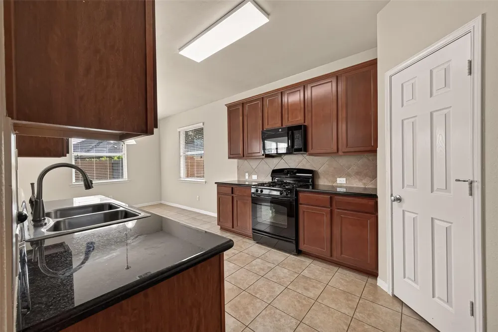9118 Cavalier Lane Rosenberg, TX 77469