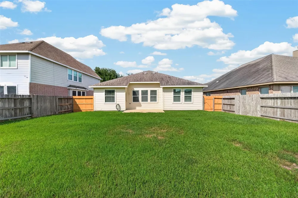 9118 Cavalier Lane Rosenberg, TX 77469