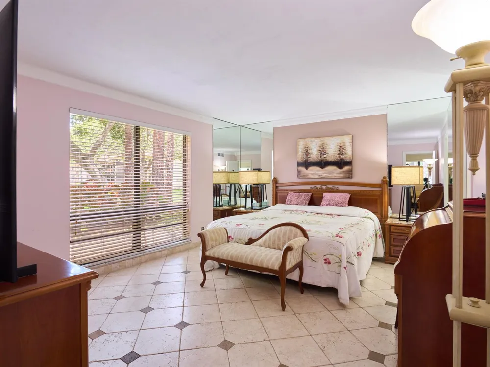 563 Brackenwood Place Palm Beach Gardens, FL 33418