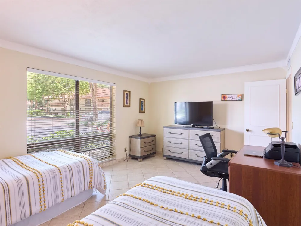 563 Brackenwood Place Palm Beach Gardens, FL 33418
