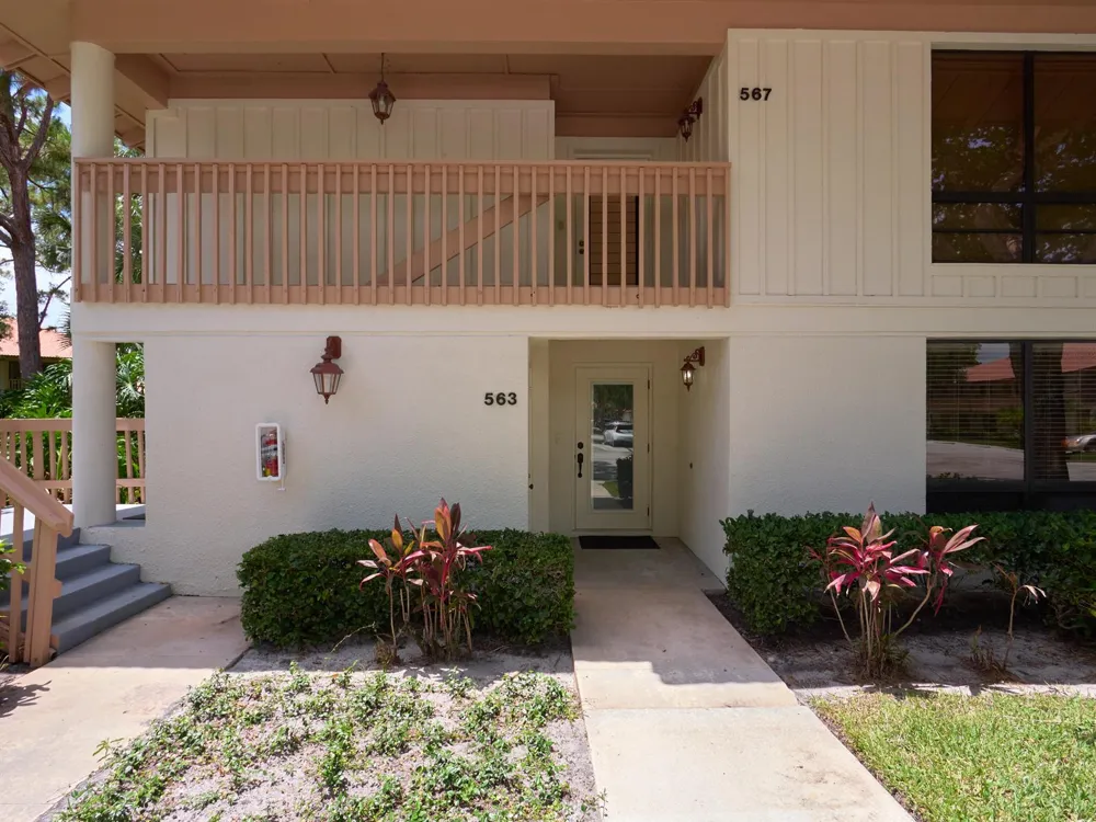 563 Brackenwood Place Palm Beach Gardens, FL 33418