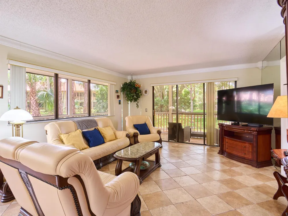 563 Brackenwood Place Palm Beach Gardens, FL 33418