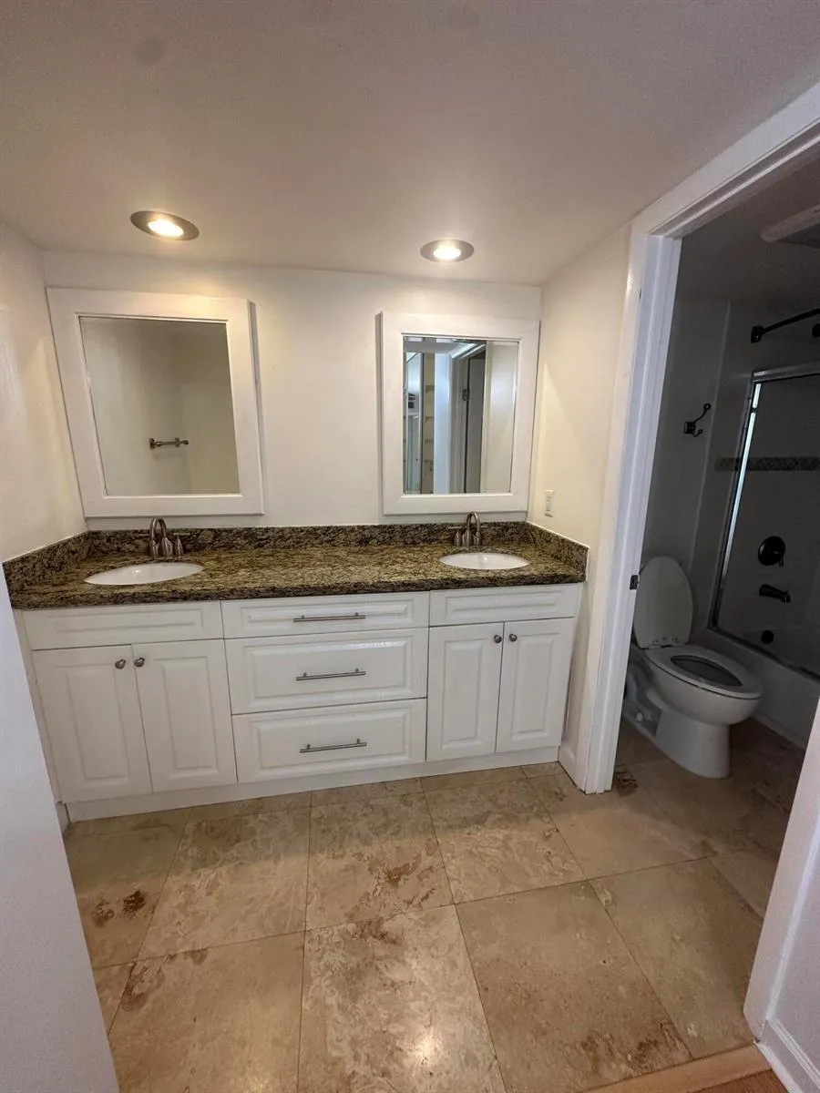 1700 EMBASSY DRIVE #606 West Palm Beach, FL 33401