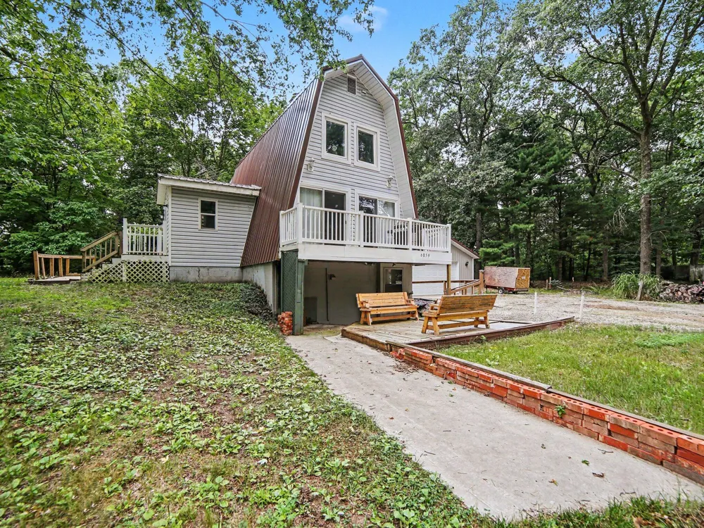 6859 Clover Road Twin Lake, MI 49457