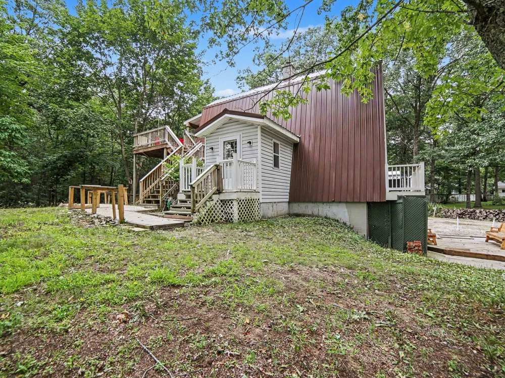 6859 Clover Road Twin Lake, MI 49457
