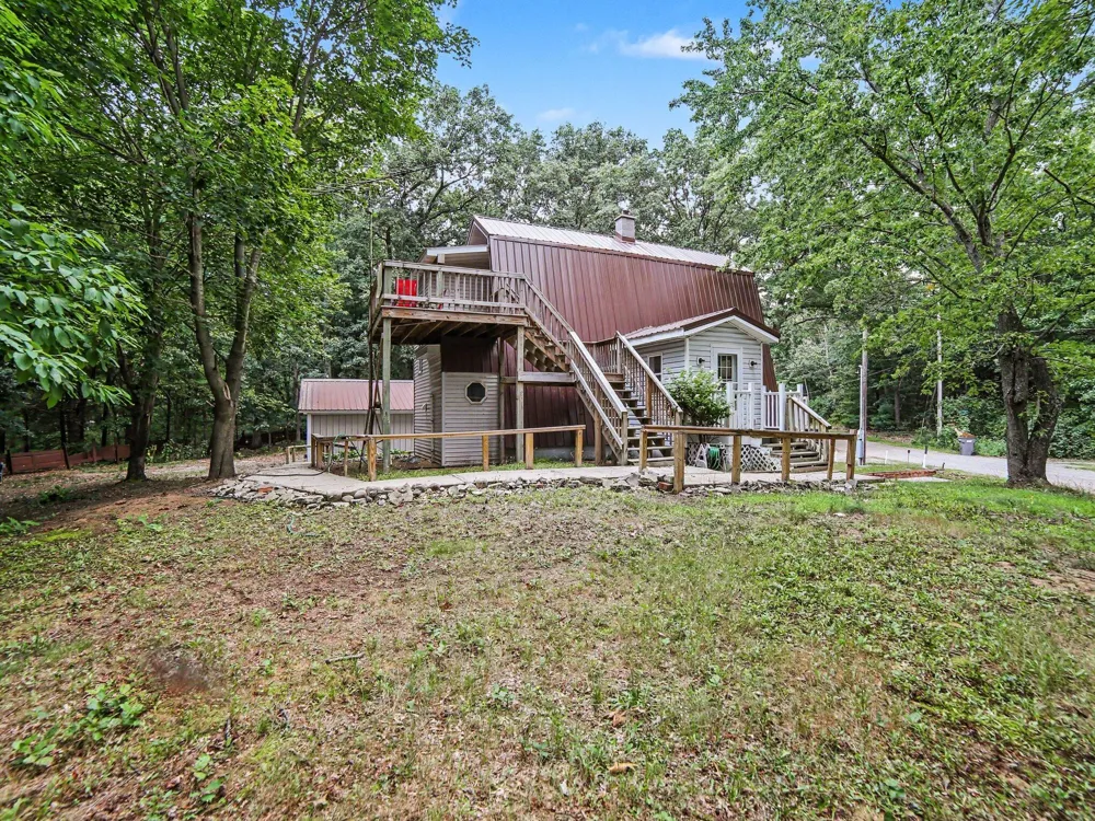 6859 Clover Road Twin Lake, MI 49457
