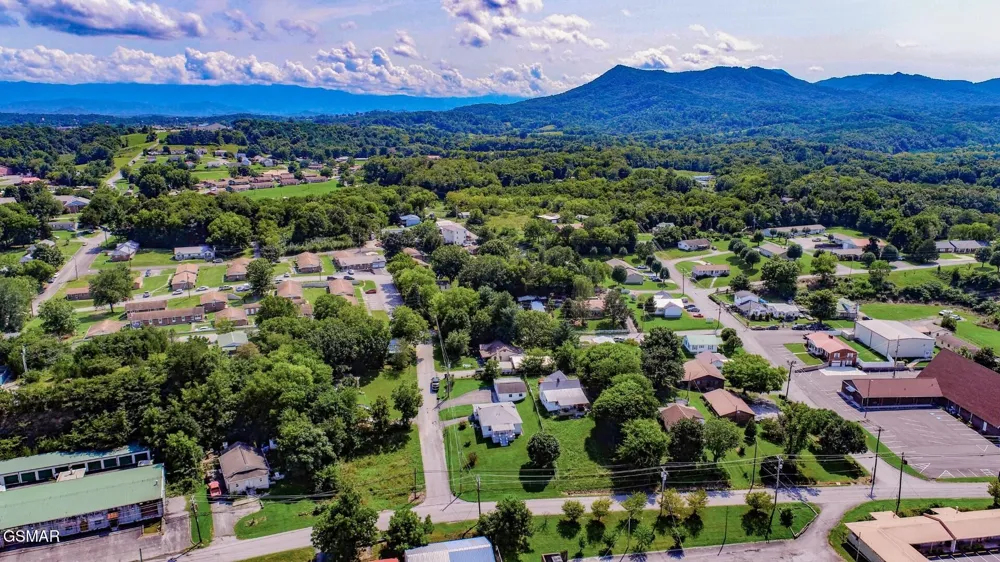 359 Old Knoxville Highway Newport, TN 37821