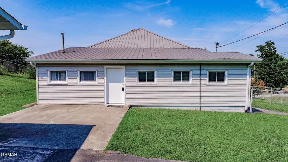 359 Old Knoxville Highway Newport, TN 37821
