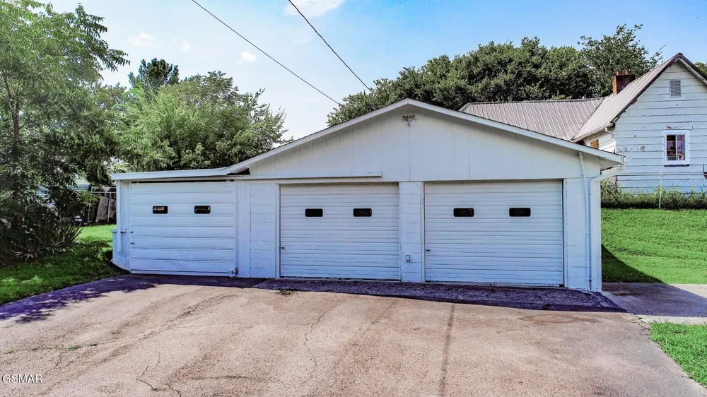359 Old Knoxville Highway Newport, TN 37821