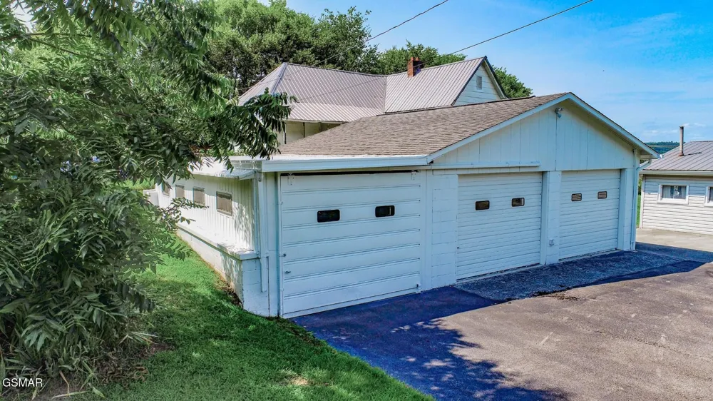 359 Old Knoxville Highway Newport, TN 37821