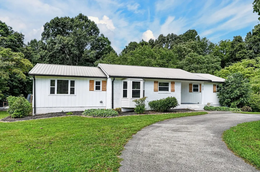 2727 Old Salem Dr Cookeville, TN 38506