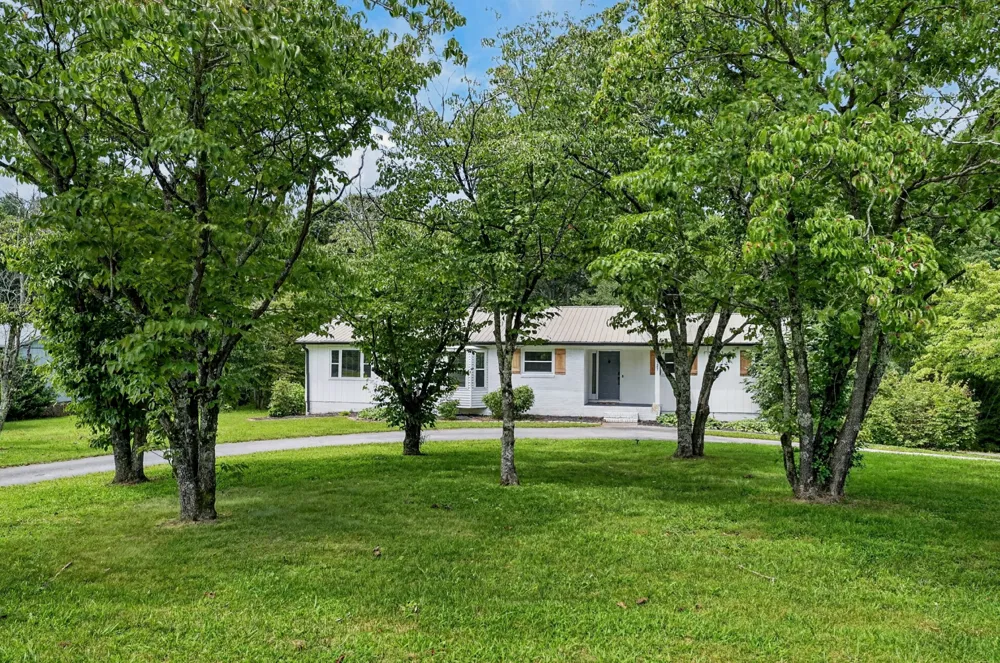 2727 Old Salem Dr Cookeville, TN 38506