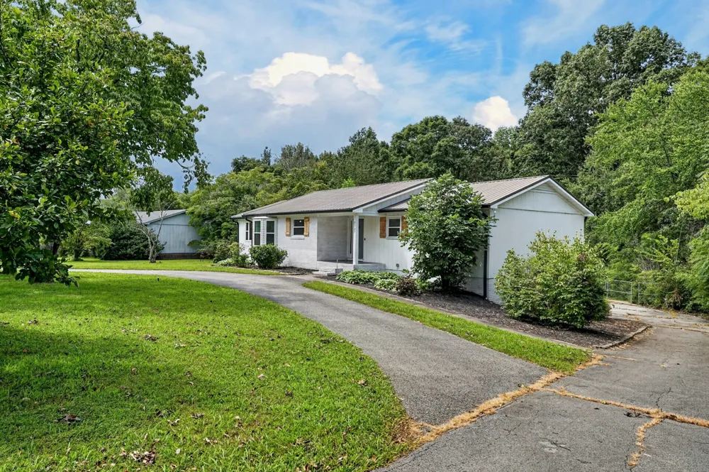 2727 Old Salem Dr Cookeville, TN 38506